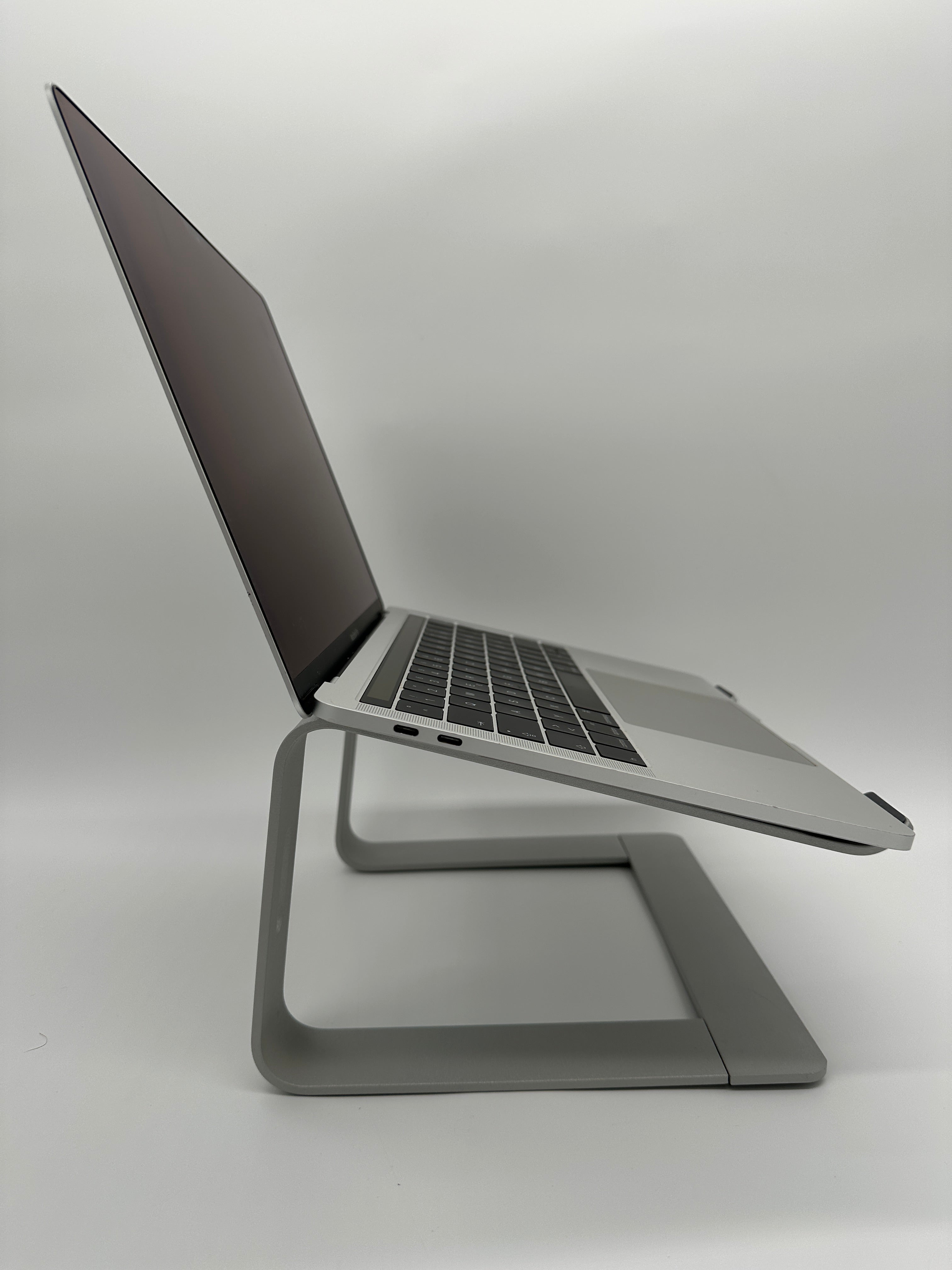 Produktbild Laptophalterung Stand Aluminium Silber Lifestyle Seitansicht