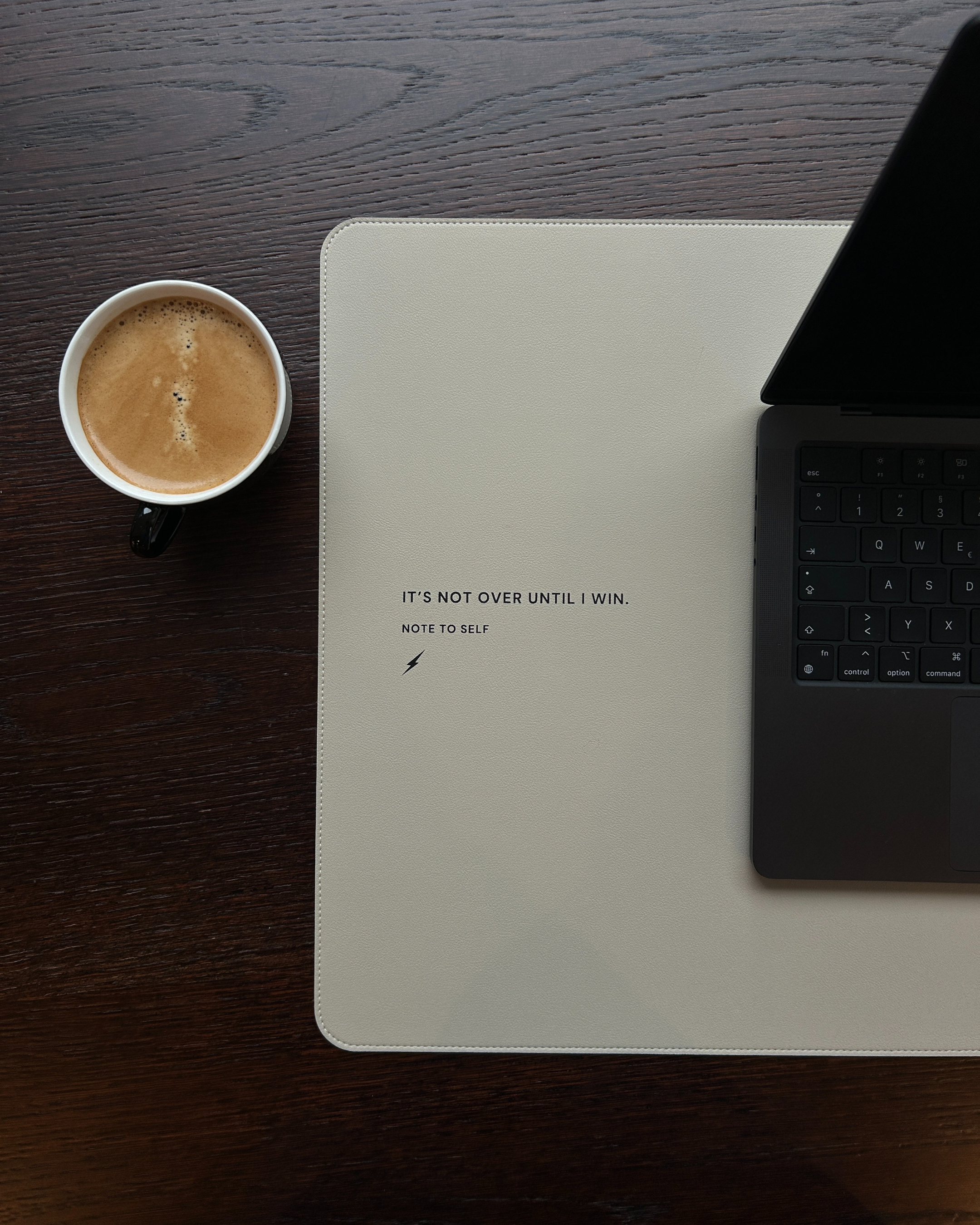 Galleriebild Moodboard Our Story Page Desk Pad mit Kaffee beige