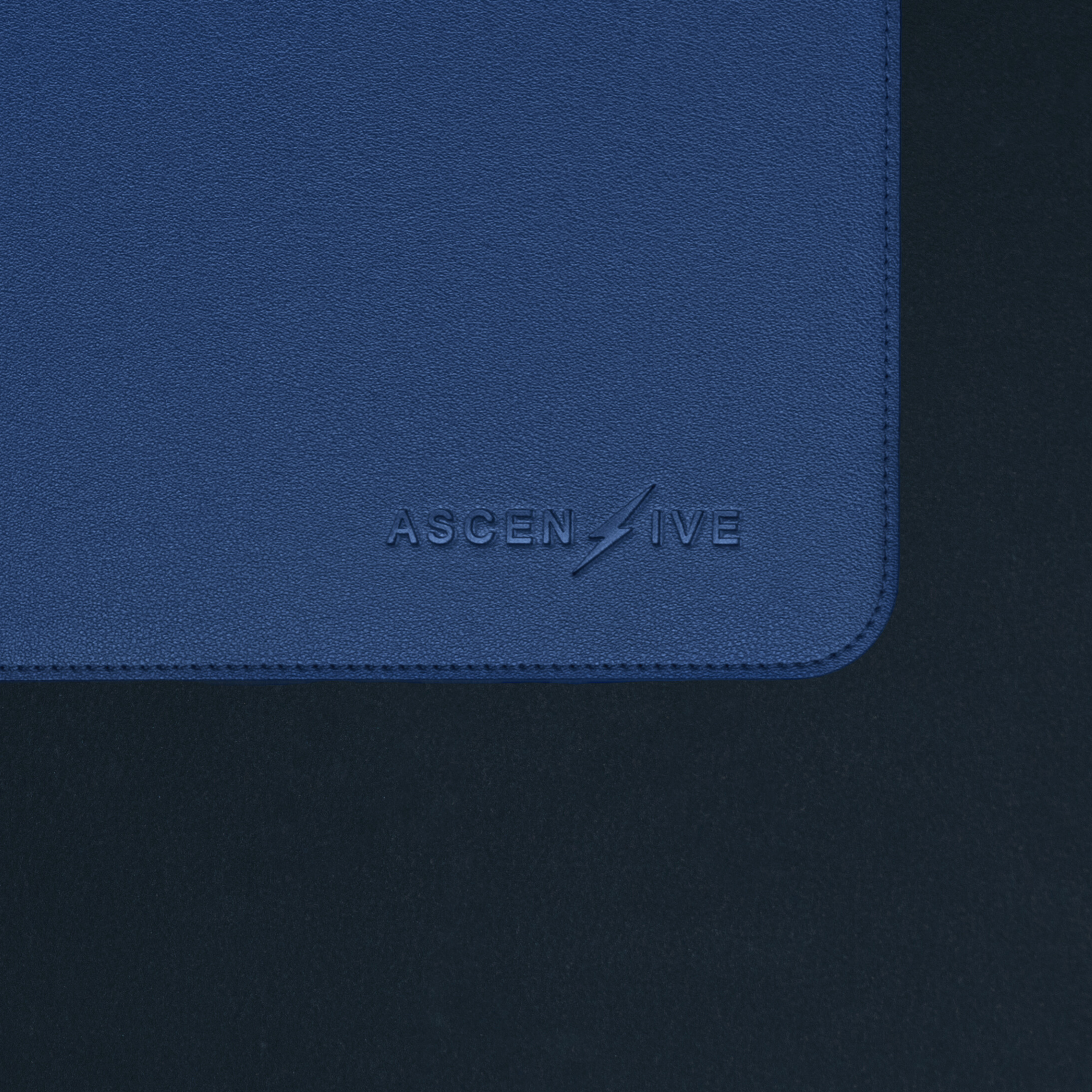 Produktbild Desk Pad in Ocean Blue Motivation: "Nobody Cares. Work Harder" Logo Close
