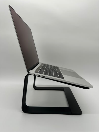 Produktbild Laptophalterung Stand Aluminium Schwarz Lifestyle Seitansicht