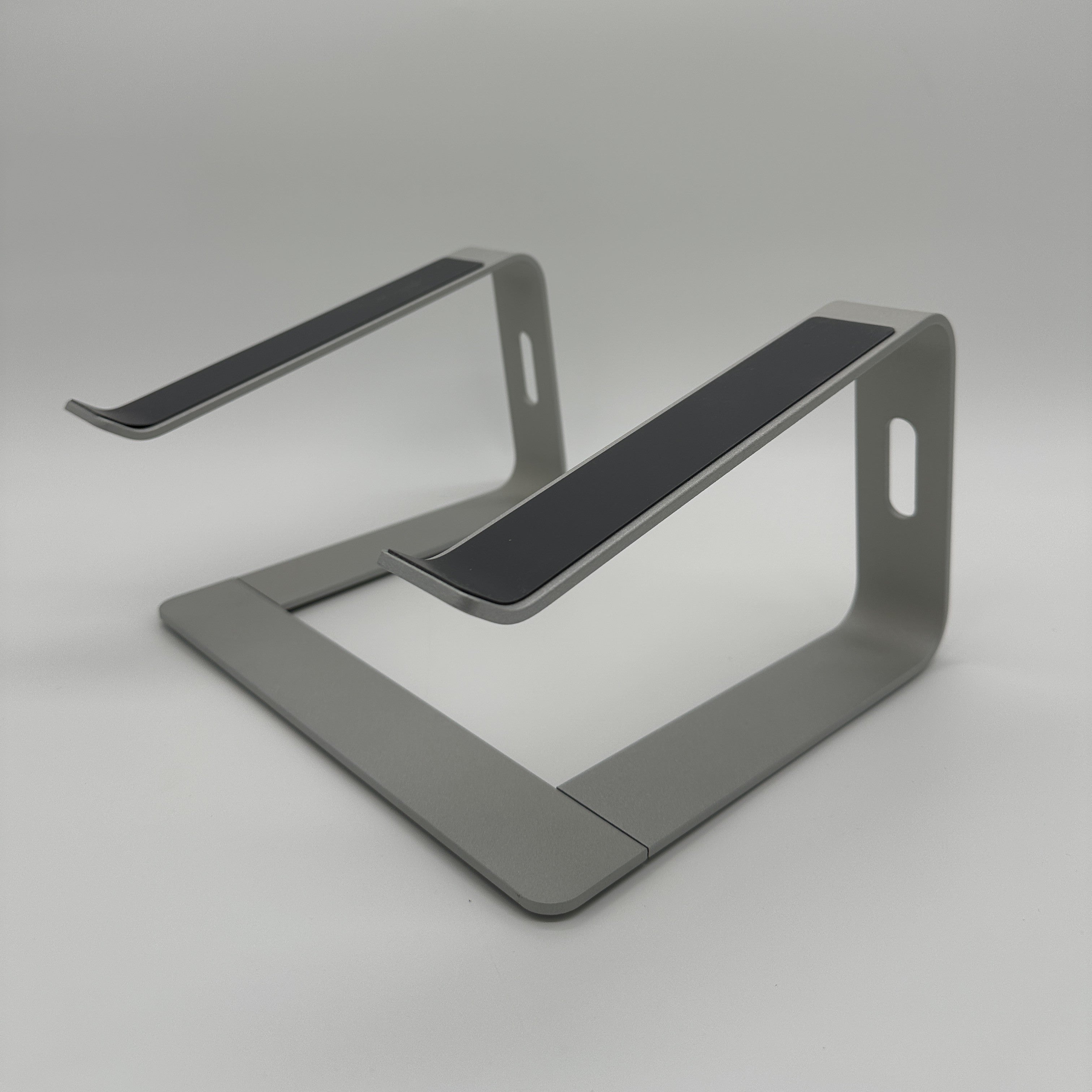 Produktbild Laptophalterung Stand Aluminium Silber Seitliche Frontansicht