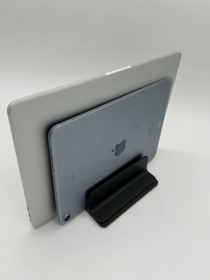 Produktbild Laptopstand Vertikal Schwarz Lifestyle Zwei Geräte