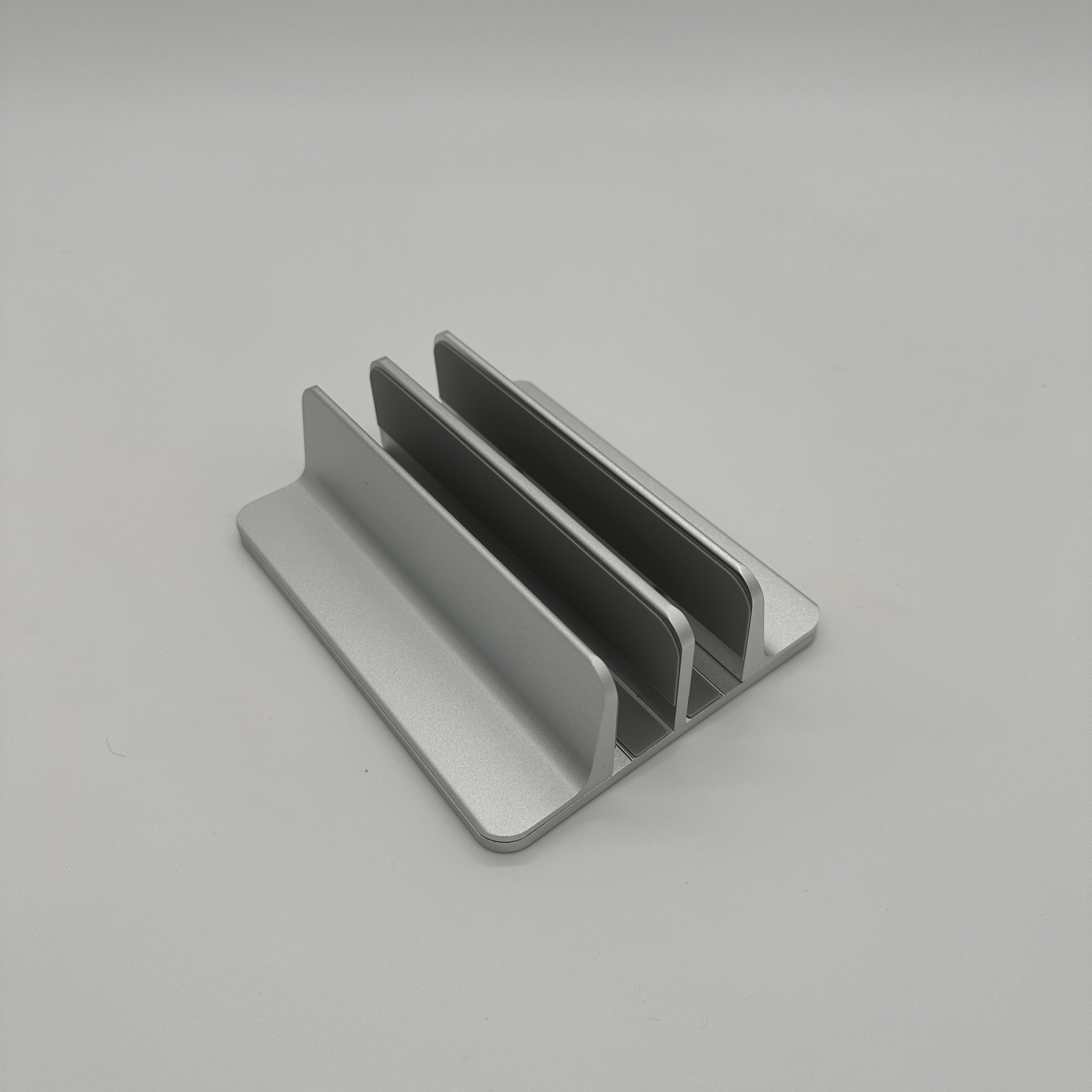 Produktbild Laptopstand Vertikal Silber Frontansicht