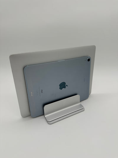 Produktbild Laptopstand Vertikal Silber Lifestyle zwei Geräte